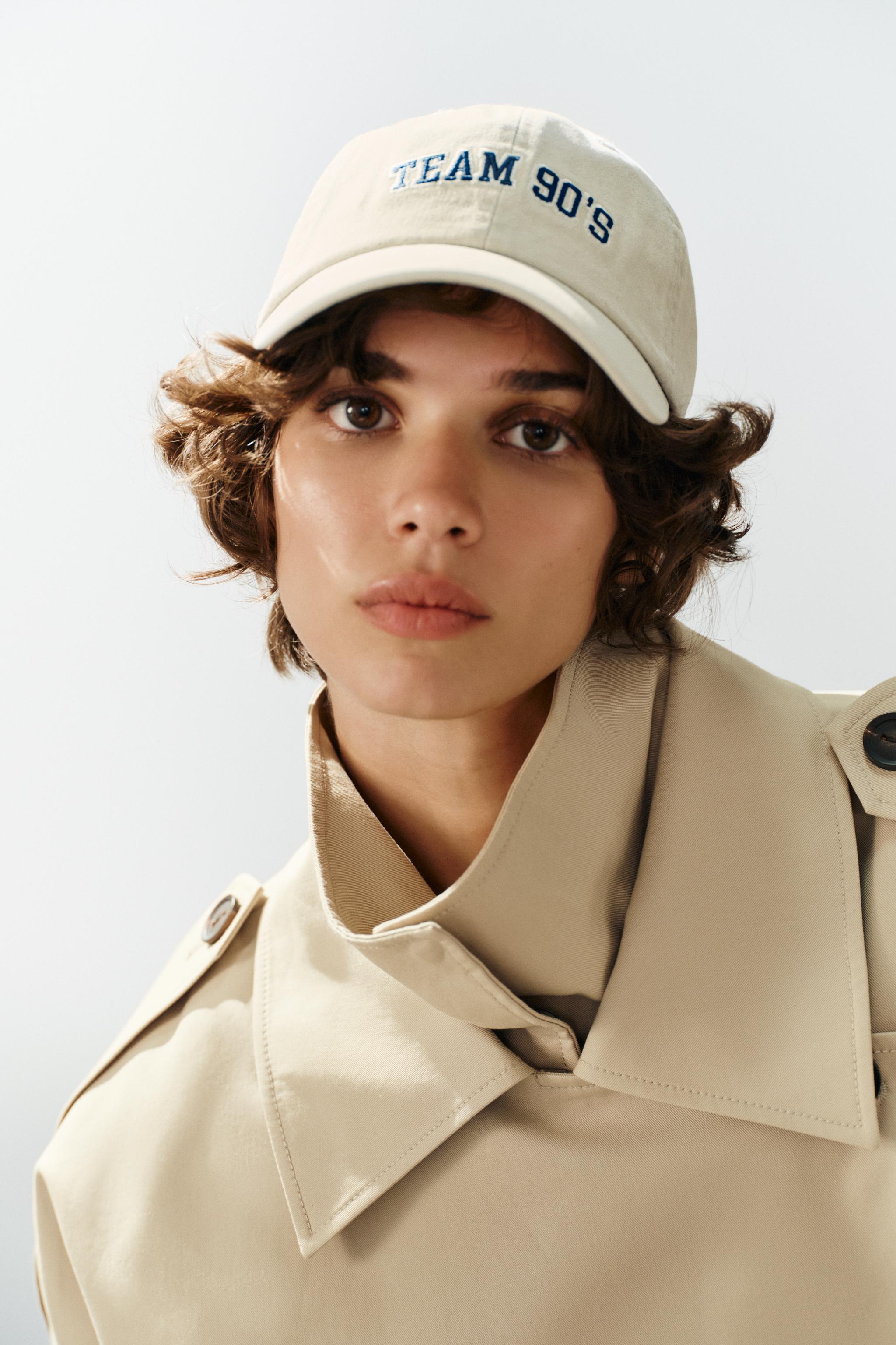 CASQUETTE EN SERGE À BRODERIE CONTRASTÉE